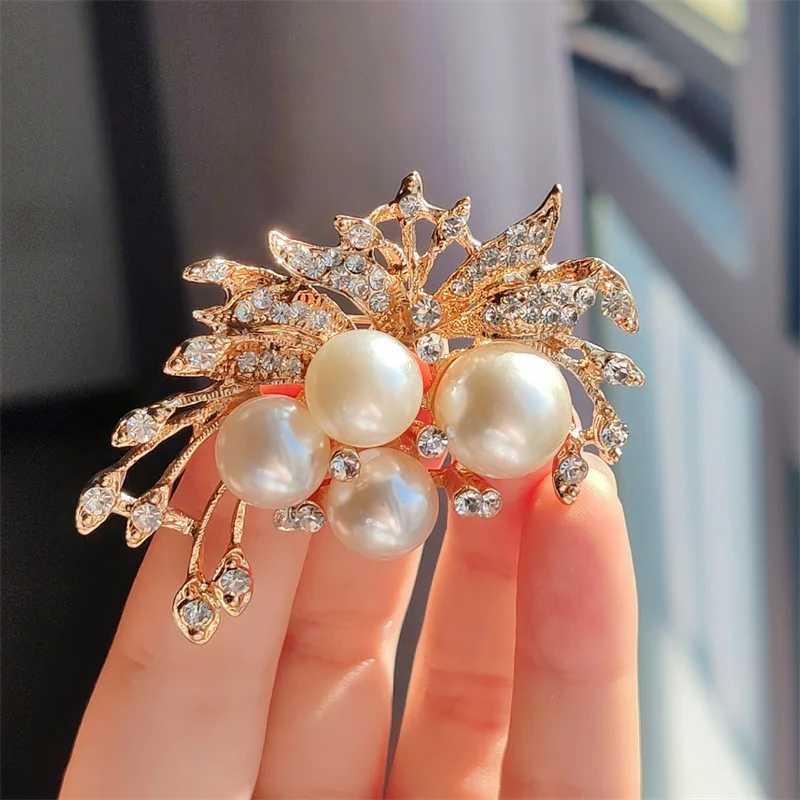 Luxury Sparking Crystal Pearl Flower Brooches For Women Fashion Elegant Design Rhinestone Brooch Pins Casual Party Jewelry GiftsX240914