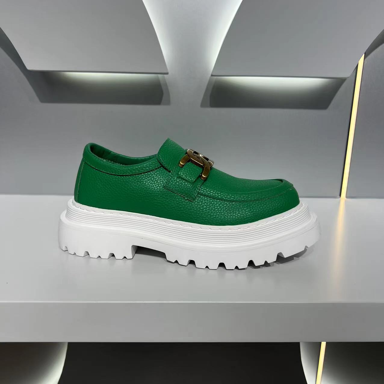 Ddmybear Fashionable Height Increasing One Foot 2024 New Business White Versatile Sponge Cake Thick Soled Board Shoes Men's Loafers Chinese Brand