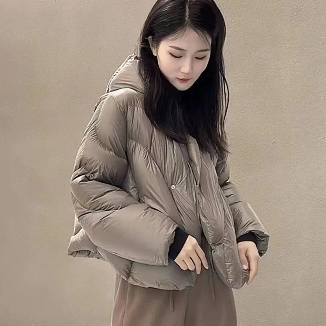 Lagabogy Autumn/Winter Womens Ultra Light Solid Color Down Jacket Womens Loose Short Casual Thin Single Chest Inflatable Jacket 240913