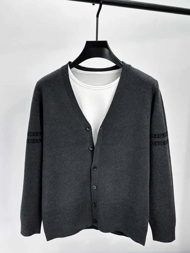 High-quality Autumn and Winter New Mens Jacquard Knitted Cardigan Brand Sweater Horizontal Stripes coat Casual luxury SweaterXJ240907
