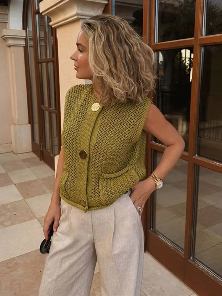 Fashion Green Round Neck Knitted Vest For Women Chic Sleeveless Button Pocket Cardigan 2024 Autumn Female Commuting Streetwear 240910