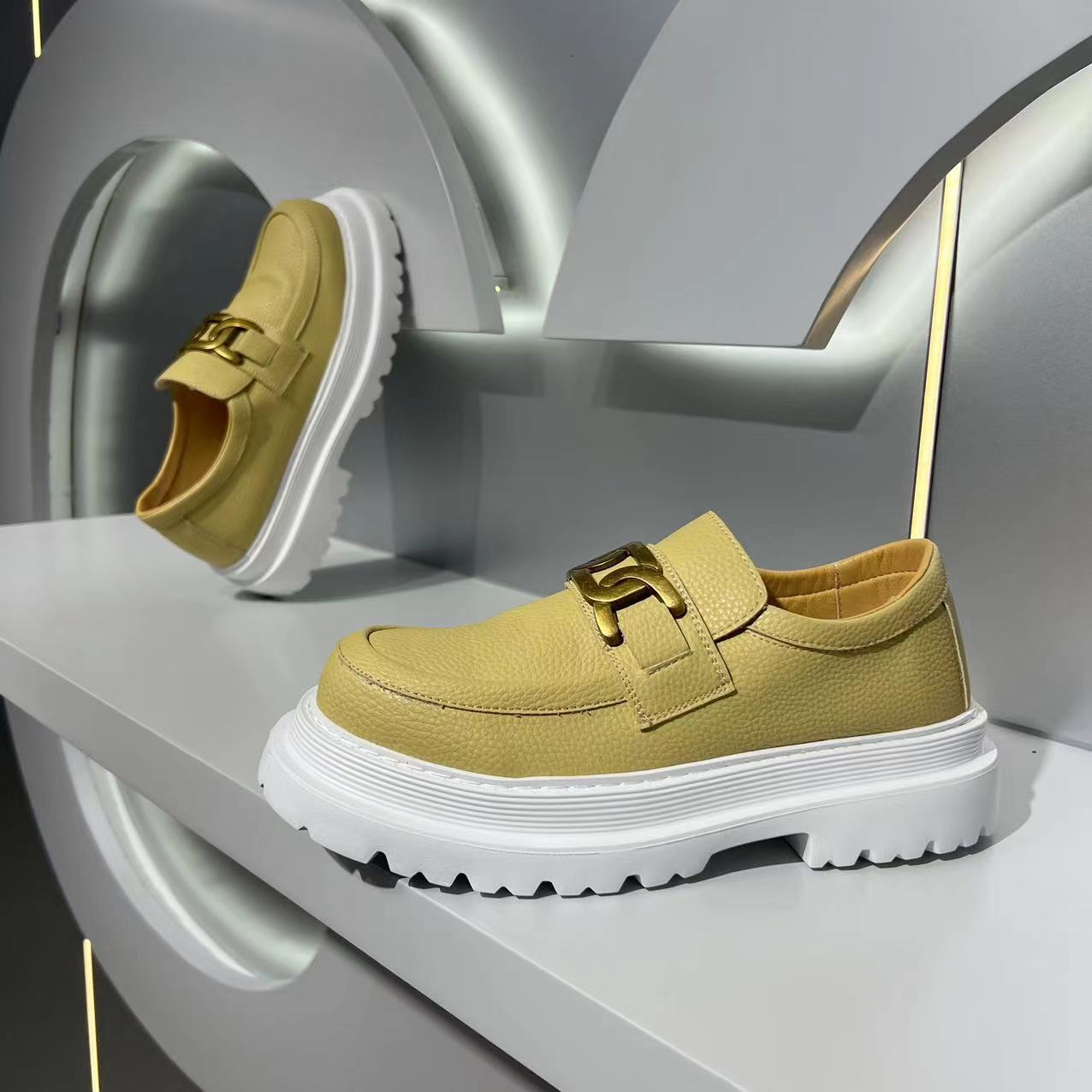 Ddmybear Fashionable Height Increasing One Foot 2024 New Business White Versatile Sponge Cake Thick Soled Board Shoes Men's Loafers Chinese Brand
