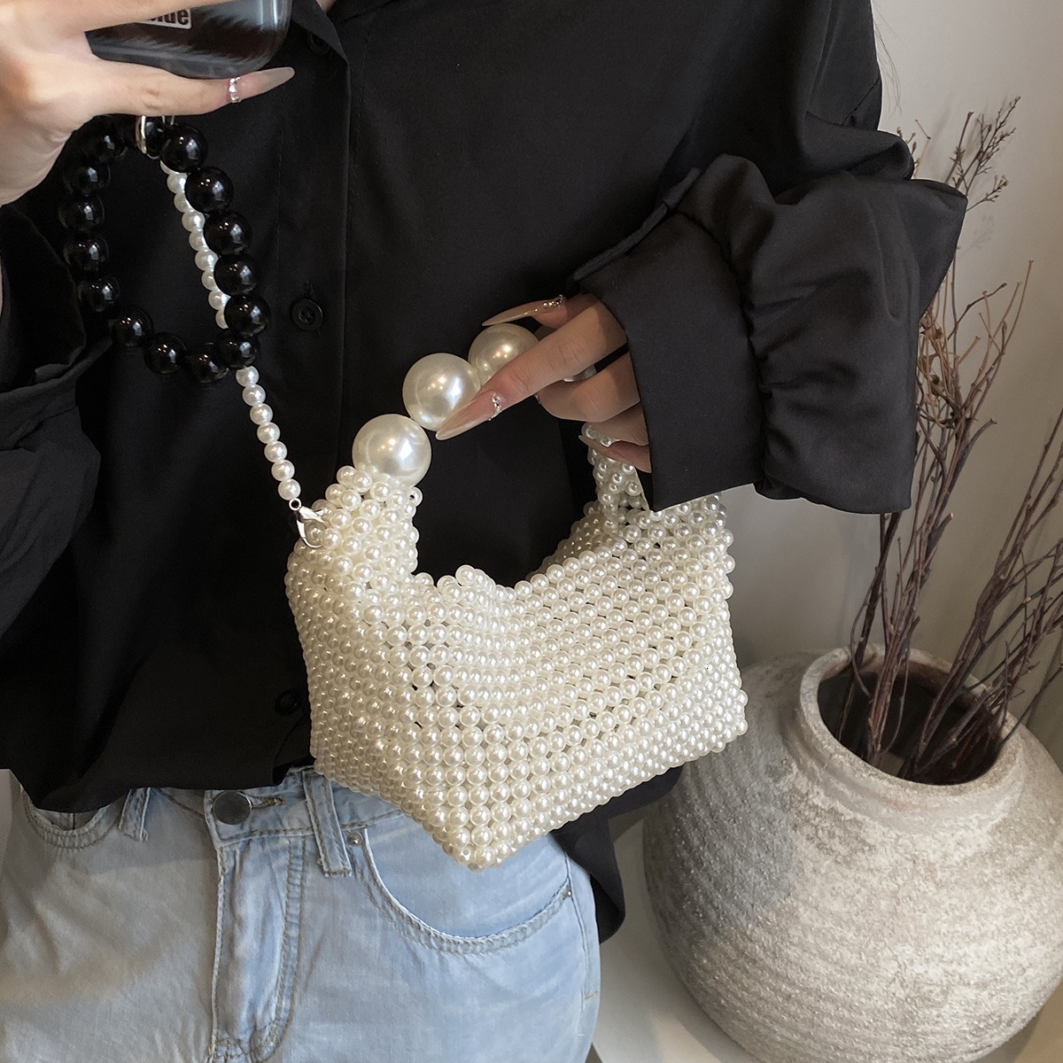 French hand woven pearl hand-held chain women's shoulder 2024 spring/summer new crossbody bag