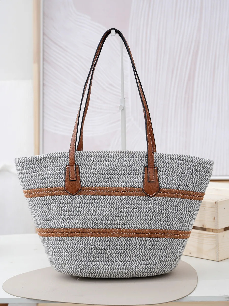 woven and spliced single shoulder grass bag with colors styles diversity suitable for vacation leisure bags 240913