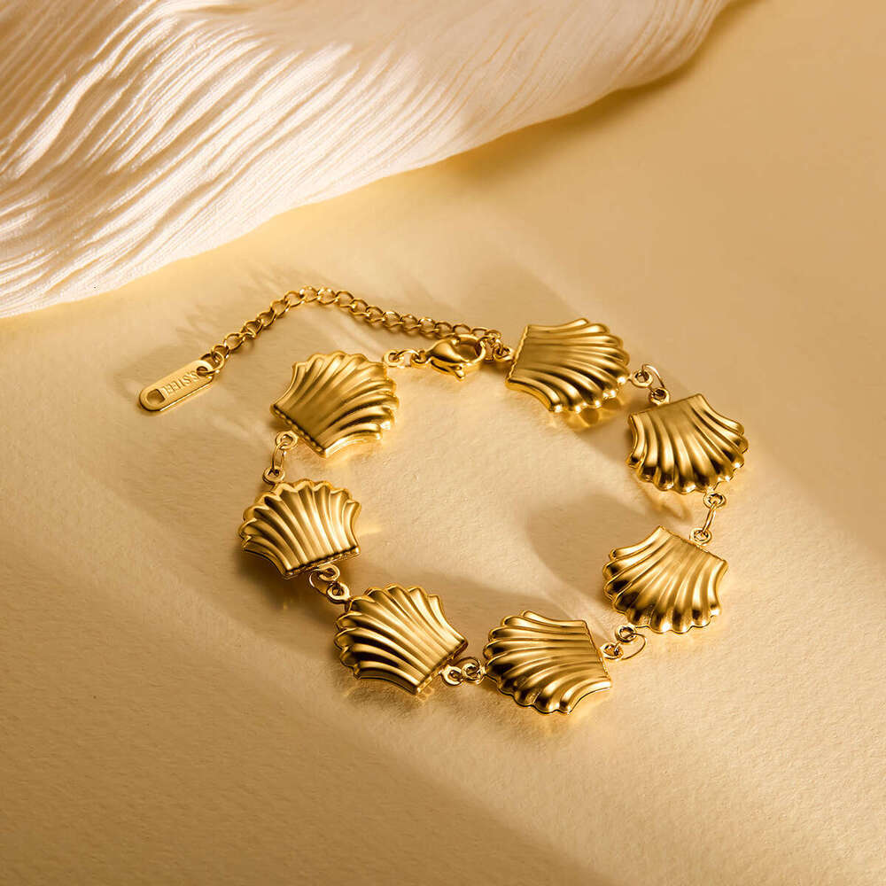 INS Luxury Designer 18K Gold Bracelet for Women Minimally designed titanium steel hollow bracelet shell high-end bracelet 18k non fading hand accessor