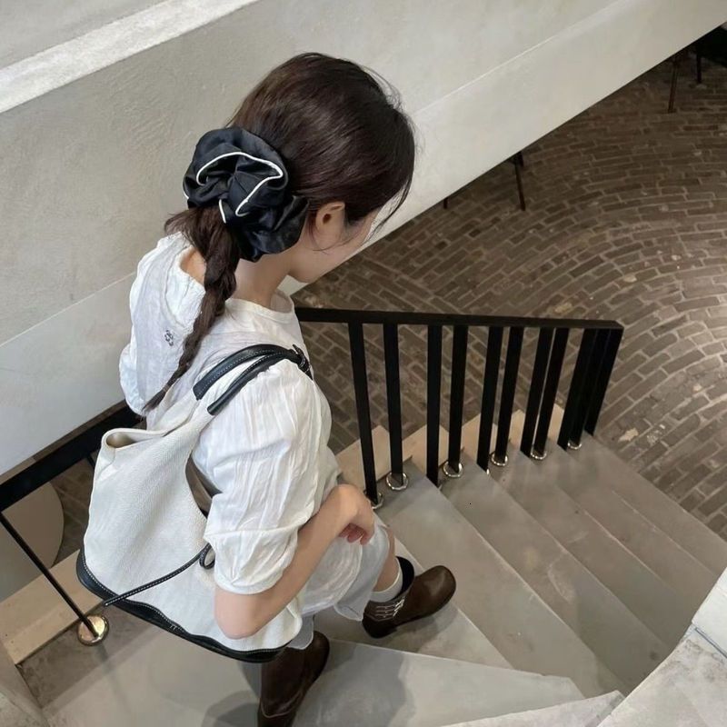 Korean niche canvas tote for women 2024 new commuting fashion handbag versatile single underarm shoulder bag