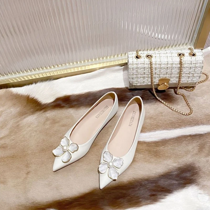 Normal Leather Casual Ladies Summer Footwear Pearl Wedding Bride Shoe White Low Heel Elegant Shoes for Women 2024 39 on Offer A