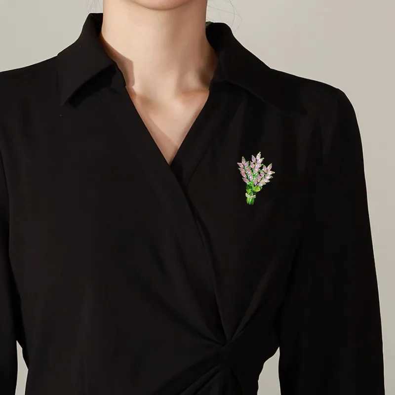Exquisite Purple Lavender Brooch Womens Brooches Crystal Rhinestone Bouquet Pins Clothing Coat Luxury Jewelry Girl GiftX240914
