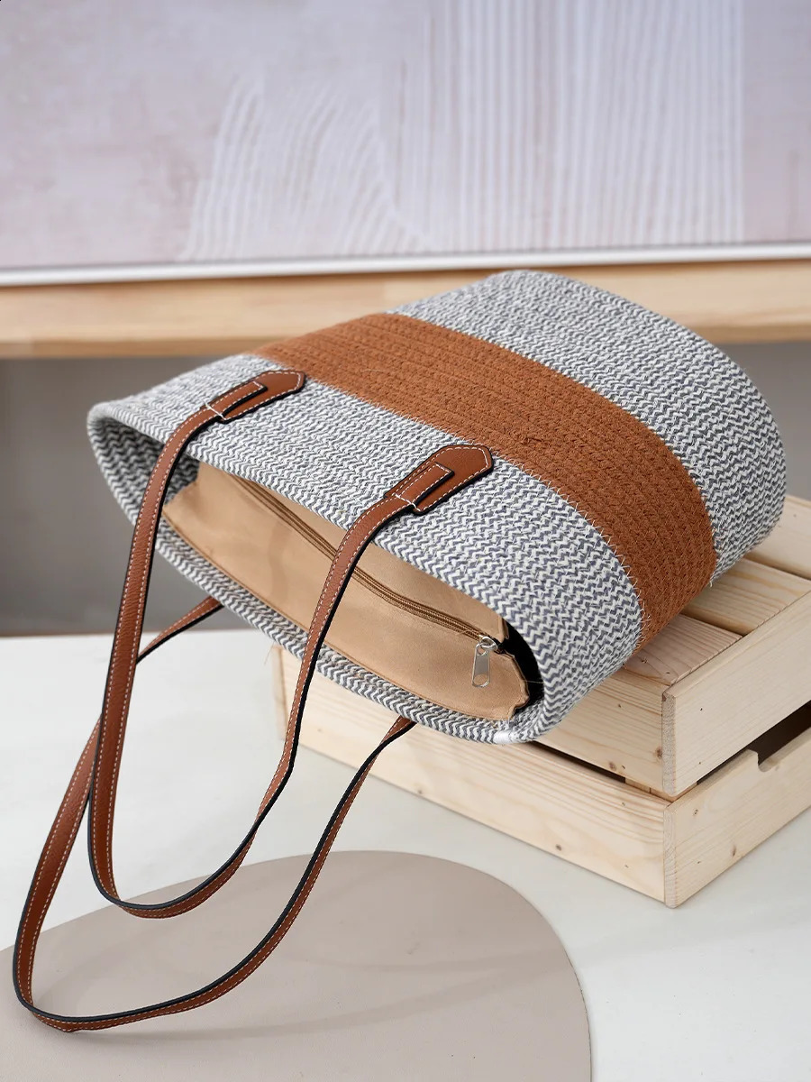 woven and spliced single shoulder grass bag with colors styles diversity suitable for vacation leisure bags 240913
