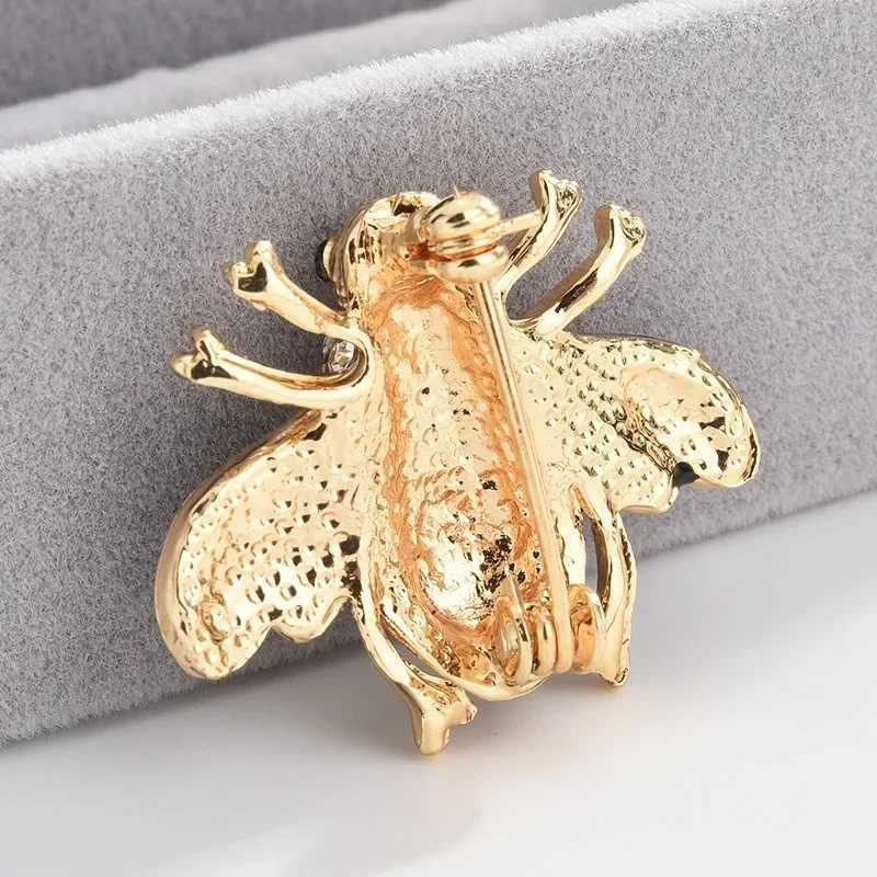 High Quality Shiny Bee Broochs for Women New Charm Black Enamel Crystal Zircon Pins for Backpacks Suit Party Jewelry AccessoriesX240914
