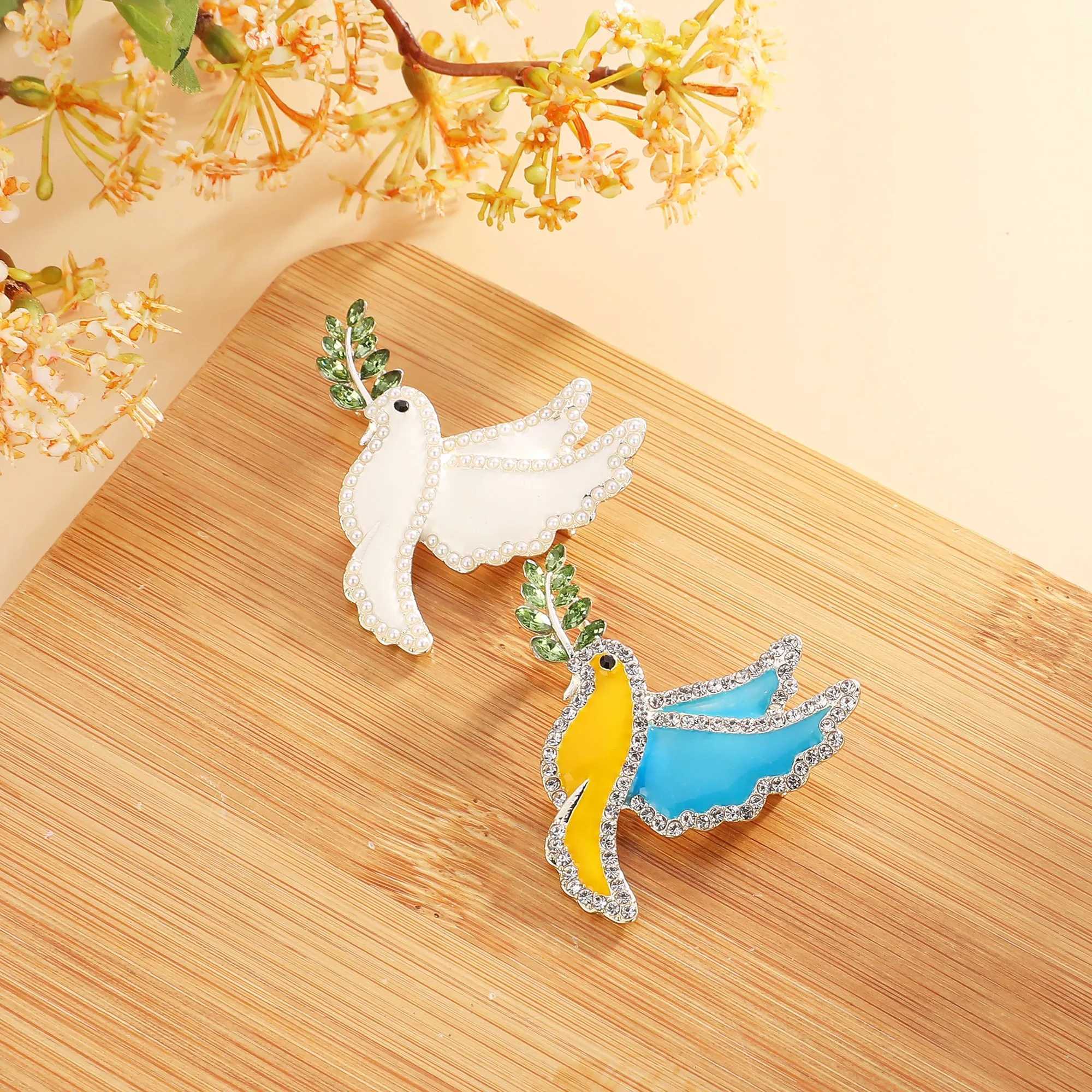 Luxury Jewelry 4-Color Peace Dove Brooch Pin White Dove Women Brooch Ukraine Rhinestone Enamel Pin Gift For HerX240914