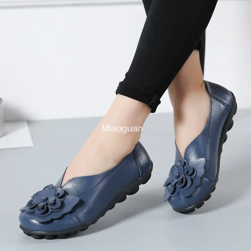 2024 Moccasins Soft Leather PU Woman Fashion Flat with Flowers Ladies Casual Shoes Spring Summer Women Designers Loafers Slip On