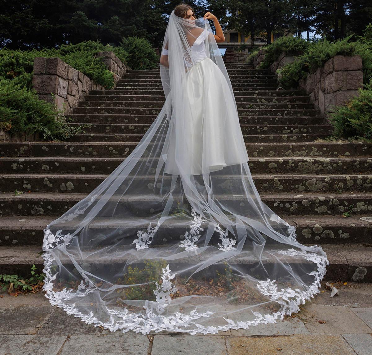 Glamorous Wedding Veil Appliques One Layer Long Cathedral Length Bridal Veils Applique Edge Wedding Accessories Custom Made