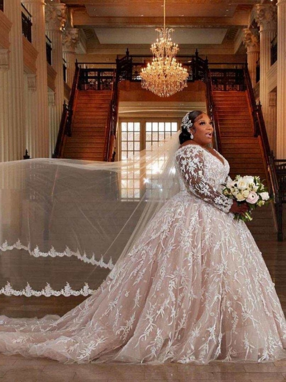 Plus Size Ball Gowns Appliques Sequins V Neck Wedding Dress Long Sleeve Sweep Train Tulle Bridal Dresses With Veils Custom Made