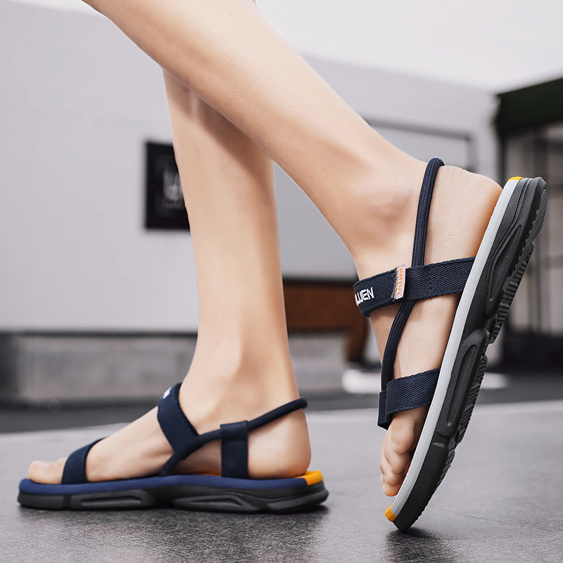 Summer Slippers Designer Men Flip Flops Beach Sandals Non-slip Casual Flat Shoes Slippers House Shoes for Men Outdoor Slides