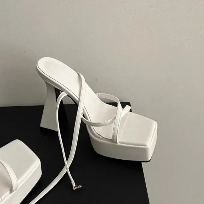 High Ladies Platform Heels 2024 Summer Fashion Women's Cross Straps Sandals New New Stable and Anti-fall Chunky Heel Party Shoes d556