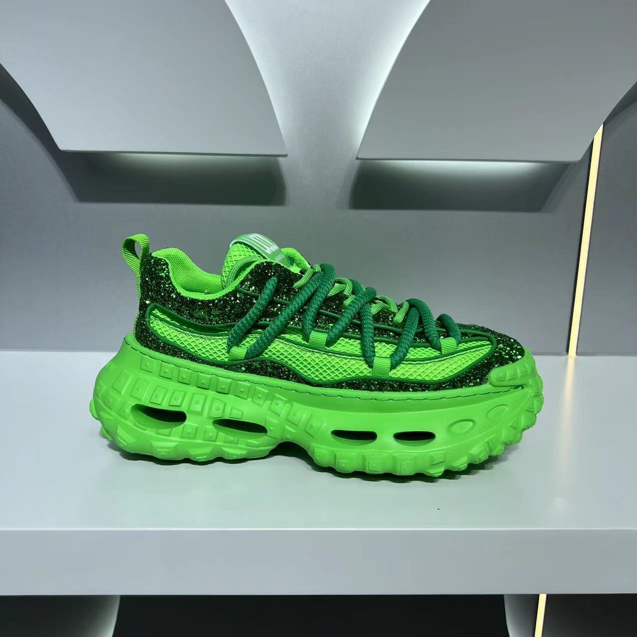 Ddmybear Shining Fashion Dad 2024 New Thick Sole Niche Versatile Casual Trend Height Increasing Sports Shoes Chinese Brand Shoes F914-179