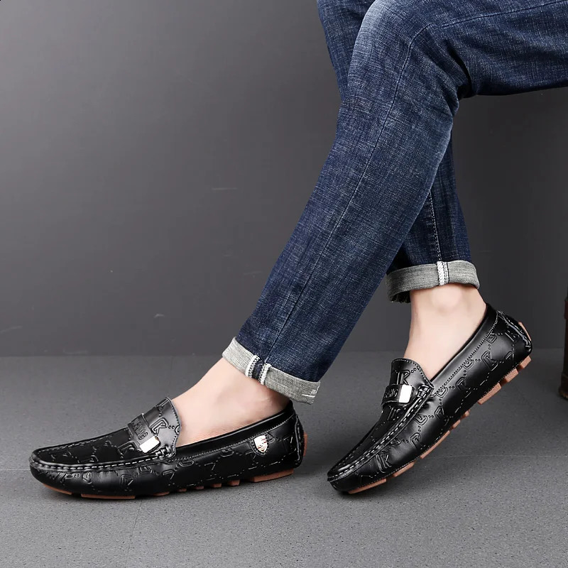 2025 new High Quality Leather Loafers Casual Outdoor Moccasins Slip on Men Business Male Driving Bean Shoes 240906