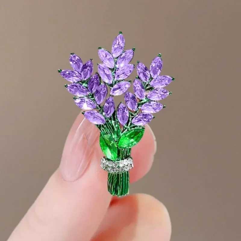 Exquisite Purple Lavender Brooch Womens Brooches Crystal Rhinestone Bouquet Pins Clothing Coat Luxury Jewelry Girl GiftX240914