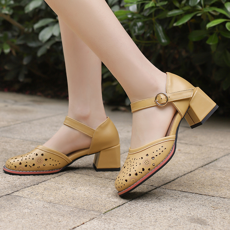 2025 new Sandals Summer for Women Short Heels Flip ps Casual Large Size Ankle Straps Black White Red Dance Party Shoes Ladies b2a7 Stra