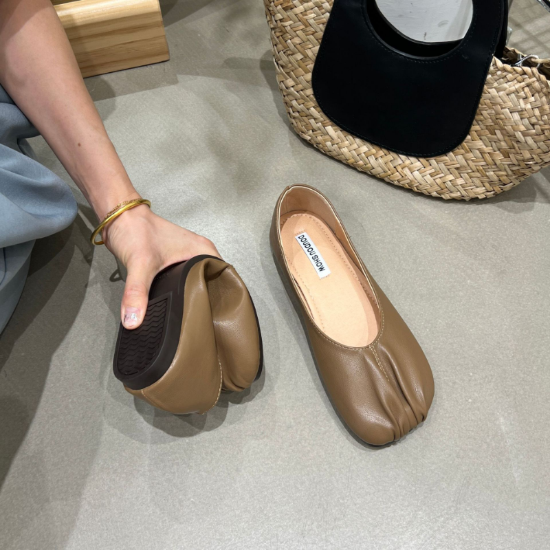 Korean Version Flat Bottom Comfortable Soft Sole Square Toe Single Shoes 2023 New Fashion Casual Simple Women Shoes Autumntime