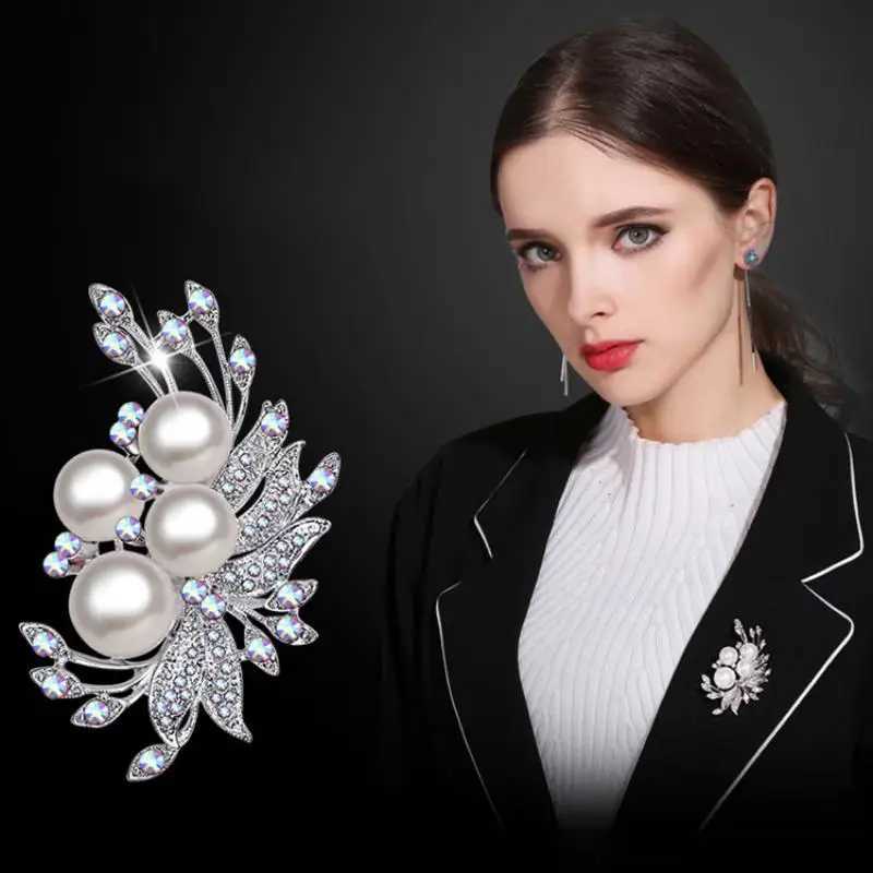 Luxury Sparking Crystal Pearl Flower Brooches For Women Fashion Elegant Design Rhinestone Brooch Pins Casual Party Jewelry GiftsX240914