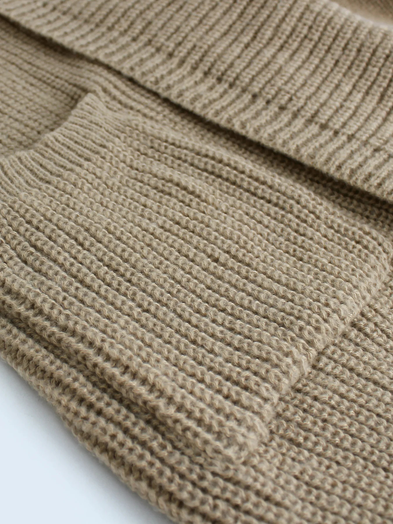 Long sleeved cardigan mid length jacket paired with leopard print knit sweater for spring autumn and winter 240904