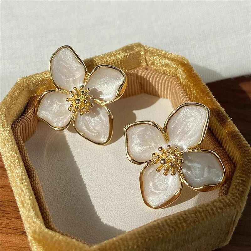 Hibiscus Dropped Glaze Flower Stud Earrings for Women Girl French Ins Vintage 2023 Fashion Korean Wedding Romantic Jewelry Gifts 240906