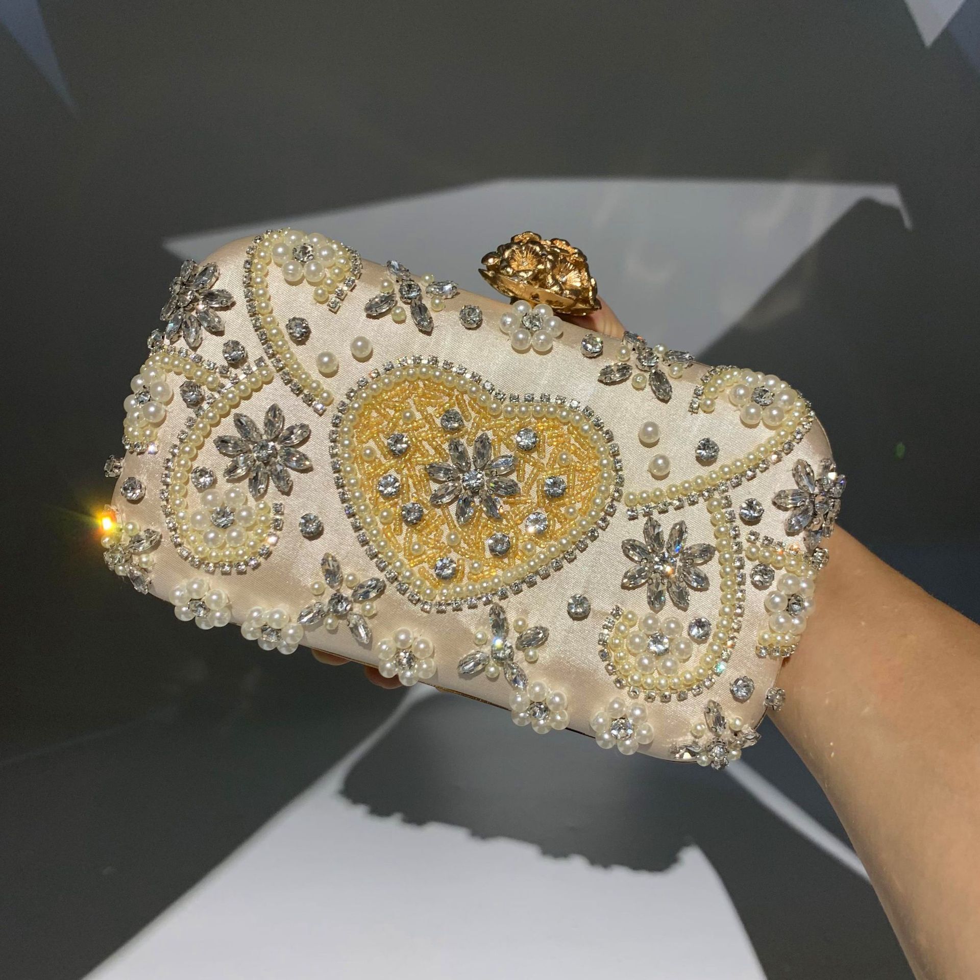 Chaozhou Hengmei Handheld Banquet Handmade Bead Embroidery with Diamonds Fashionable Shoulder Crafted Women's Bag