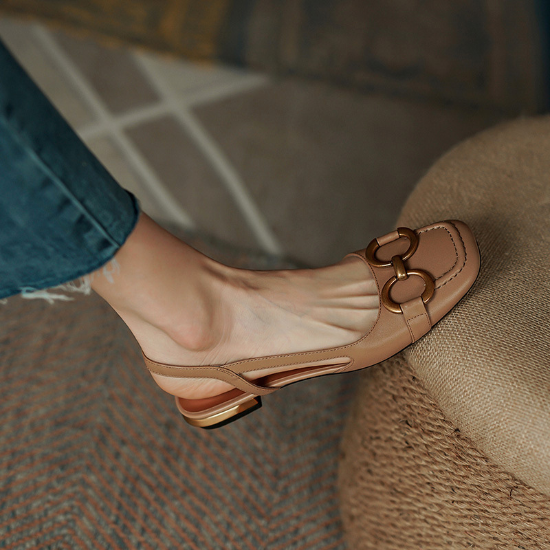 Sandals 2022 New Niche Metal Horsebit Buckle Hollow Fashion Design Light Luxury Flat Bottom Spring and Summer Women's Shoes