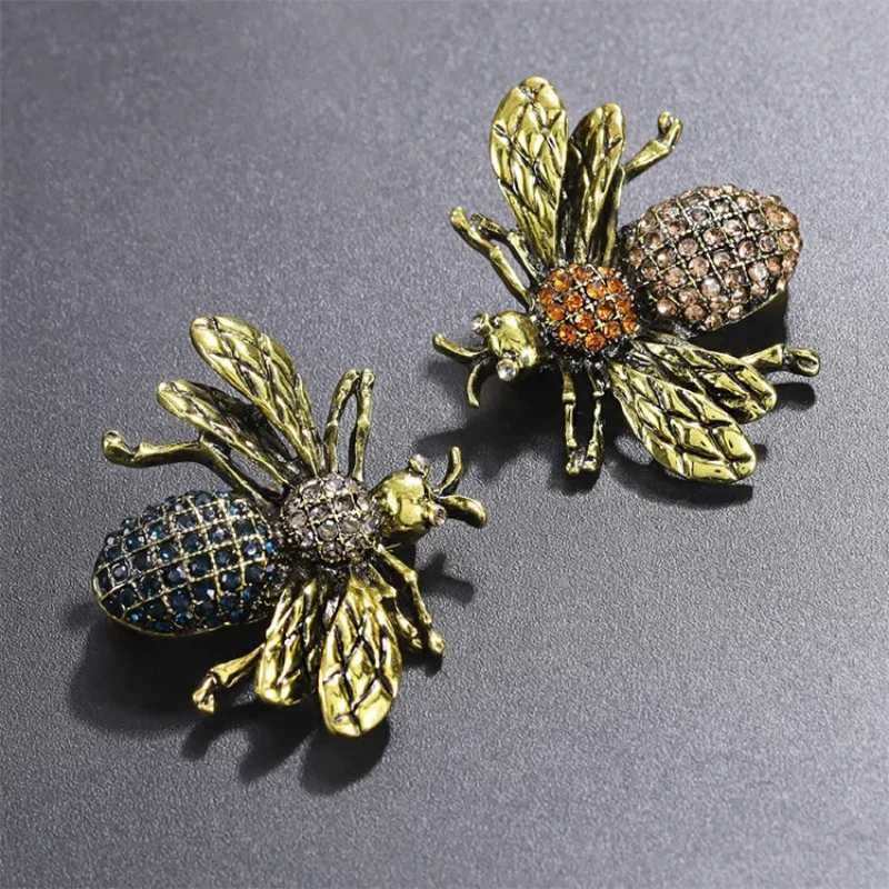 Vintage Exquisite Bee Rhinestone Brooches For Women Fashion Shiny Insect Brooch Pin Cute Badges Clothing Suit CorsageX240914