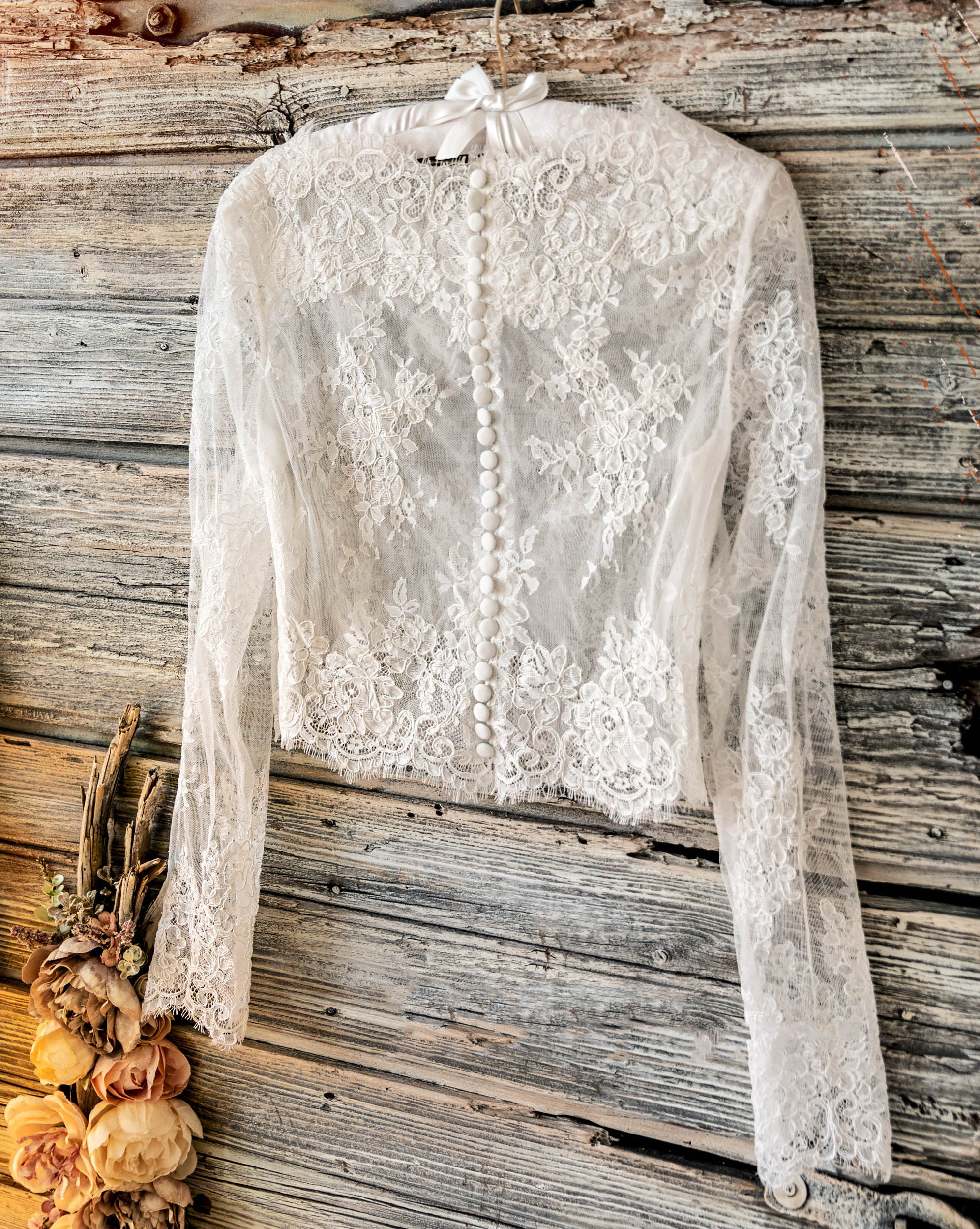 Elegant O Neck Jacket Appliques Lace Button Long Sleeve Bride Jackets For Strapless Bridal Dress Wedding Accessories Custom Made