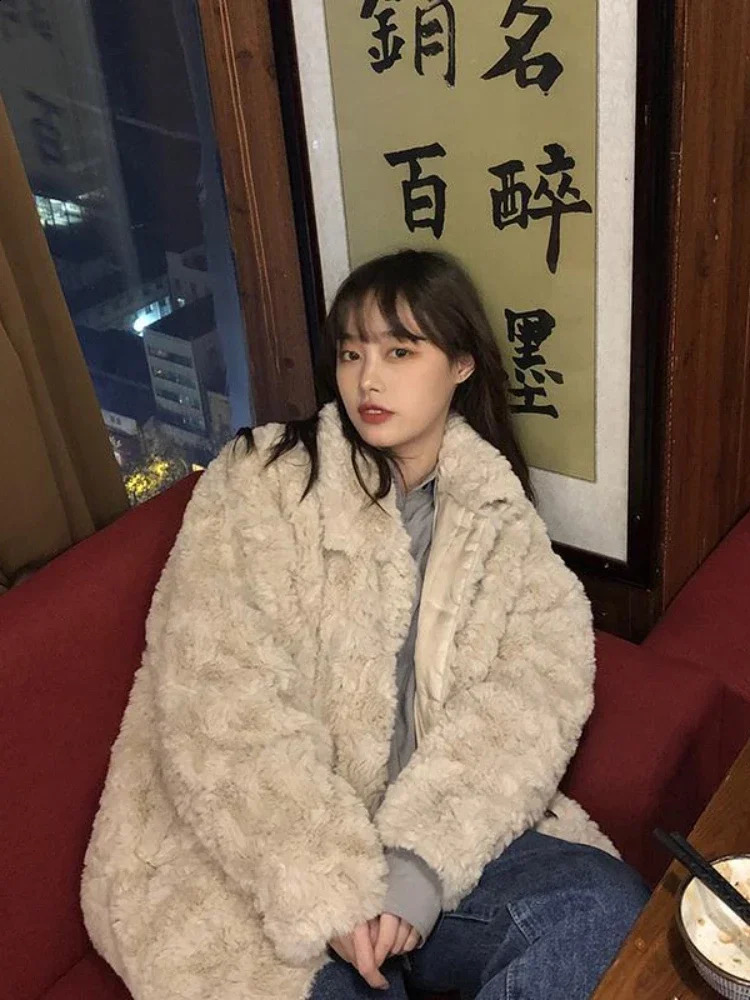 Deeptown Korean Fashion Cashmere Womens Short Jacket Elegant Fax Fur Coat Retro Apron Warm Fluffy AutumnWinter 240905