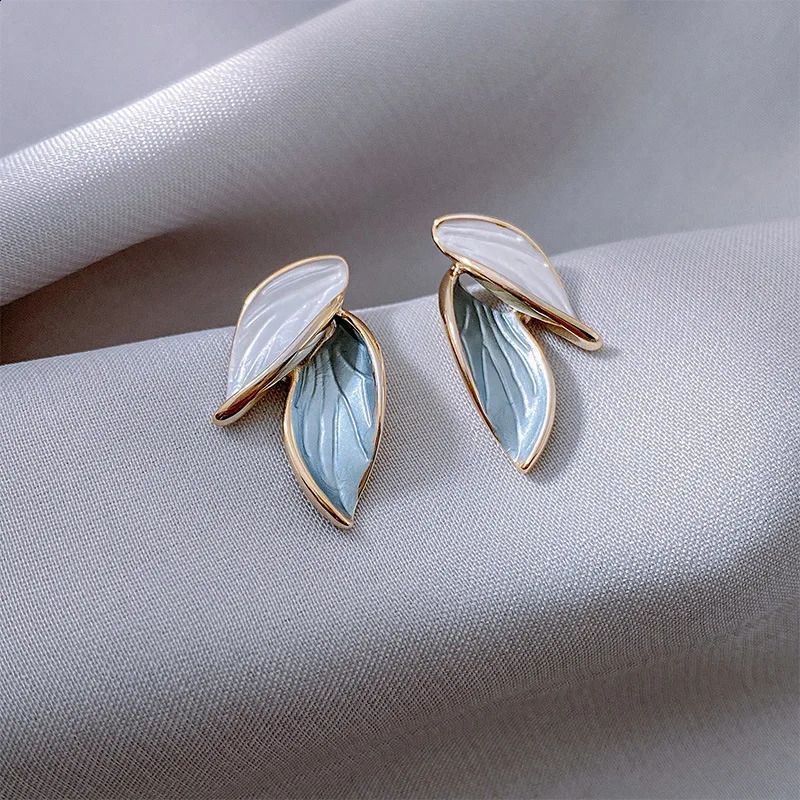 2024 Arrival Trendy Summer Fresh Lovely Sweet Grey Leaf Dangle Earrings Blue And White Metal Jewelry 240906
