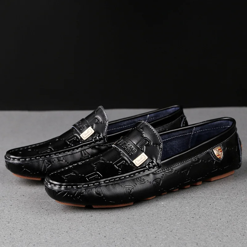 2025 new High Quality Leather Loafers Casual Outdoor Moccasins Slip on Men Business Male Driving Bean Shoes 240906