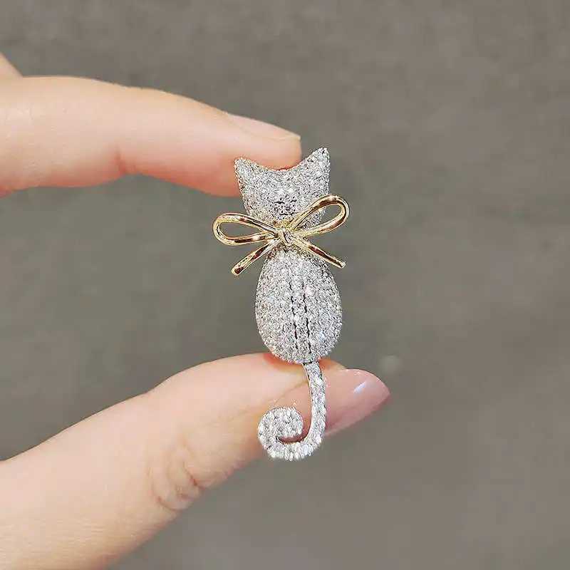 Exquisite Rhinestone Cat Brooches For Women Men Fashion Cartoon Animal Brooch Pin Party Casual Clothing Accessories Jewelry GiftX240914