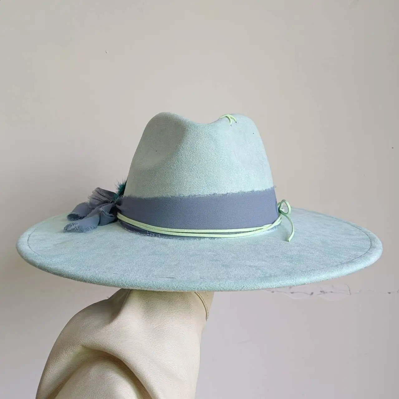 Mint green 2024 suede feather accessories 9.5cm hat brim wide brim jazz fedora womens hat sombrero hombre 240912