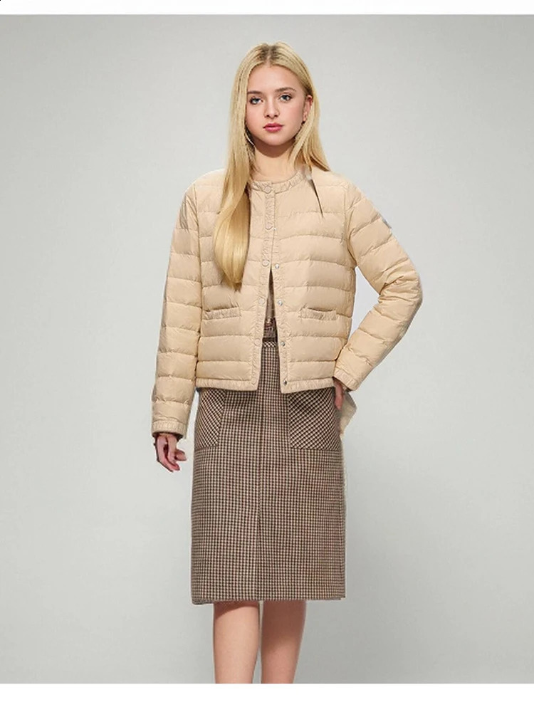 Womens lightweight black and white round neck pocket pleated long sleeved thin down jacket used for spring and autumn outerwear and underwear 240913