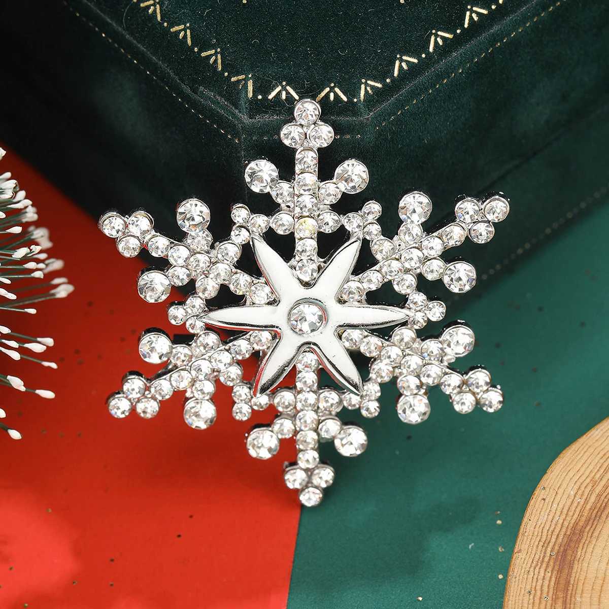 Christmas Rhinestone Snowflake Brooches for Women Unisex Beautiful Pins Multi-color Available Casual Party Accessories GiftsX240914