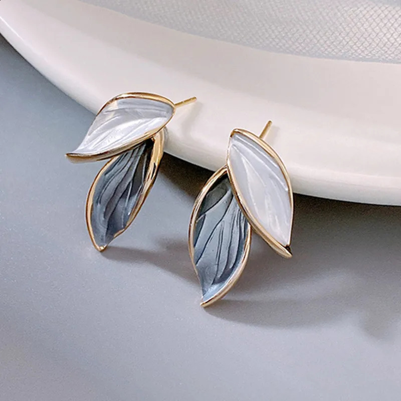 2024 Arrival Trendy Summer Fresh Lovely Sweet Grey Leaf Dangle Earrings Blue And White Metal Jewelry 240906
