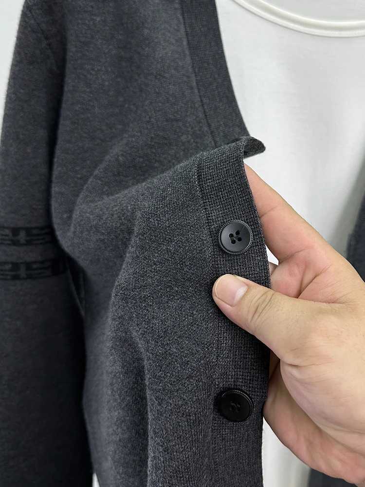 High-quality Autumn and Winter New Mens Jacquard Knitted Cardigan Brand Sweater Horizontal Stripes coat Casual luxury SweaterXJ240907