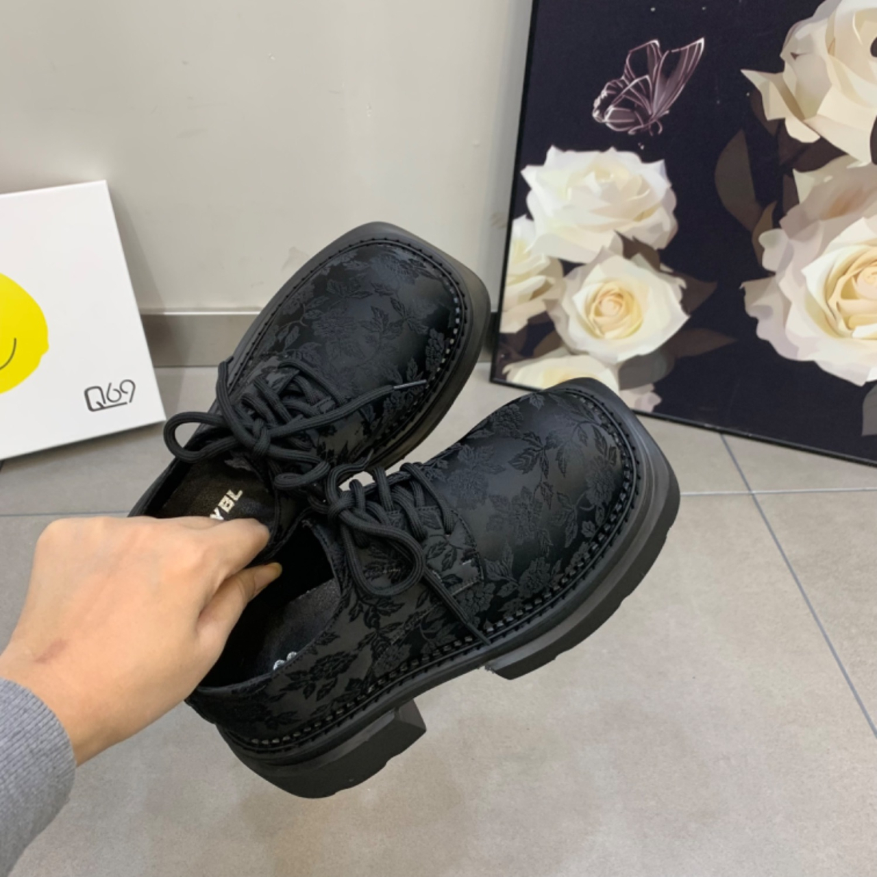 New Chinese 2024 Spring New Printed Surface Thick Bottom Muffin Bottom Scoop Shoes Love Square Head Women's Shoes Single Shoes