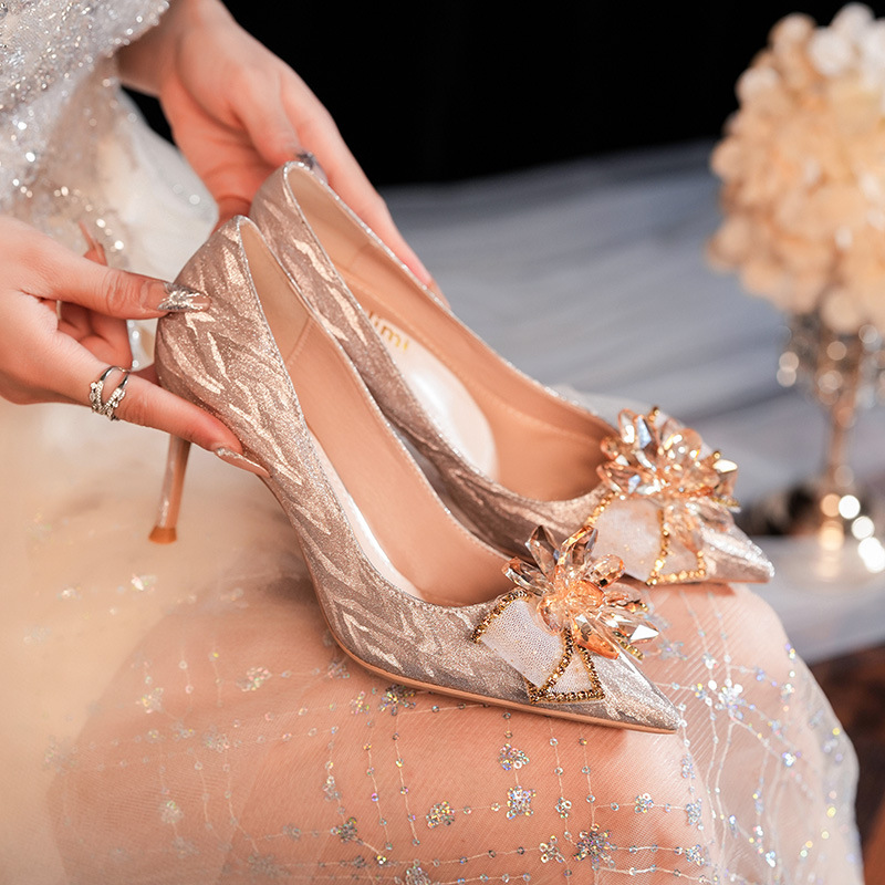 2024 Silver Glitter New Wedding Shoes Thin Heel Pointed Light Mouth Crystal Bridal Shoes Bridesmaid Pumps