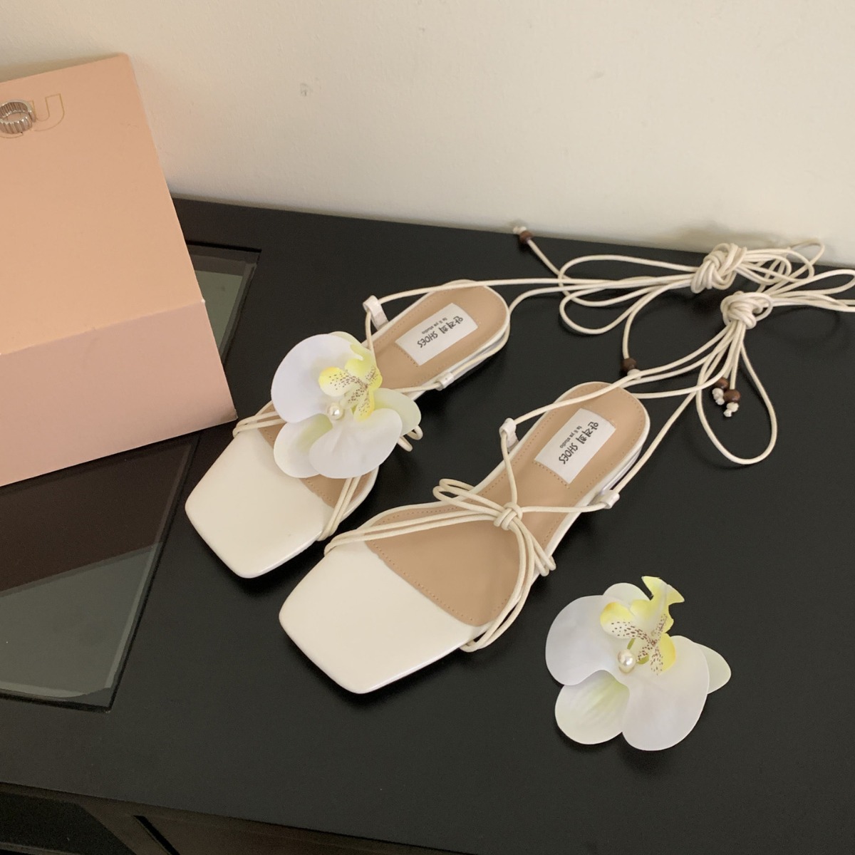 2025 new Sandal Flat Shoe Strappy Heels Women's Square Toe Suit Female Beige Flip ps Platform Without Gladiator Fashion New Girl b343