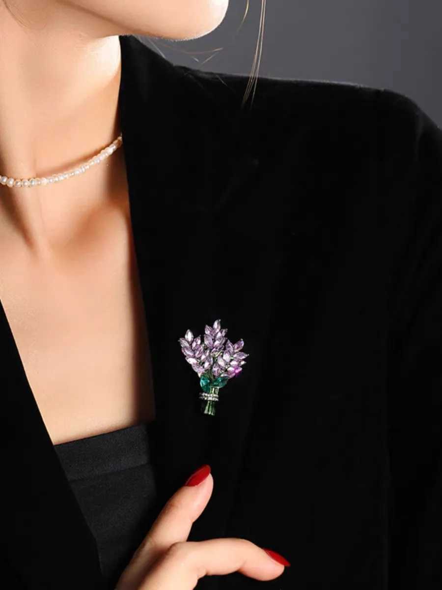 Exquisite Purple Lavender Brooch Womens Brooches Crystal Rhinestone Bouquet Pins Clothing Coat Luxury Jewelry Girl GiftX240914