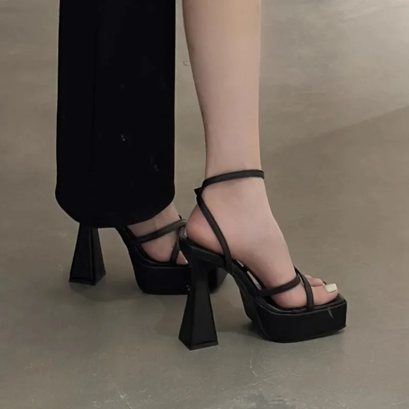 High Ladies Platform Heels 2024 Summer Fashion Women's Cross Straps Sandals New New Stable and Anti-fall Chunky Heel Party Shoes d556