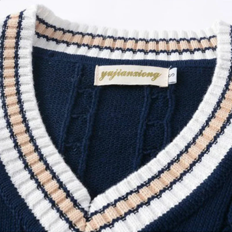 Sweater Vest Men Thicken V-neck Sleeveless Knitted Sweaters Vests Striped Retro Preppy-style Simple Chic Loose Casual All-match 240924