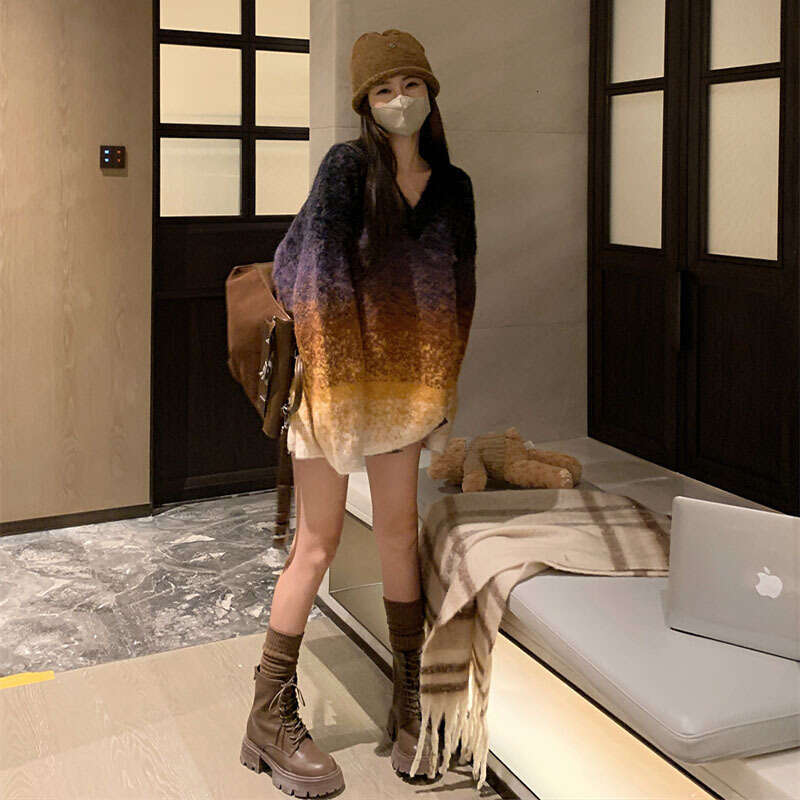 Mohair gradient contrasting color V-neck for women in autumn and winter, lazy style, casual, loose, medium to long knitted sweater top