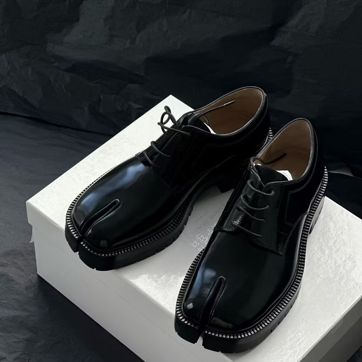 Black leather dress flats Maison Tabi County Lace-Up Shoes couple style MM oxford loafers Dividing fingers luxury design with box 35-45