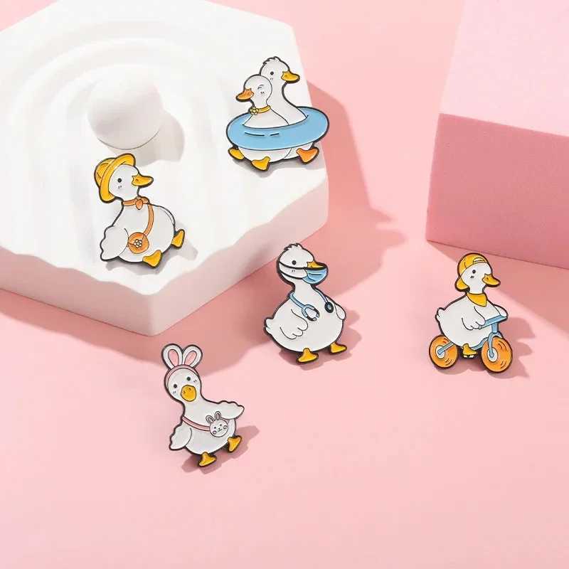Lovely Goose Collected Enamel Pins Custom Cartoon Goose Holding Rose Badge Lapel Backpack Brooches Jewelry Gift for Kid FriendX240914